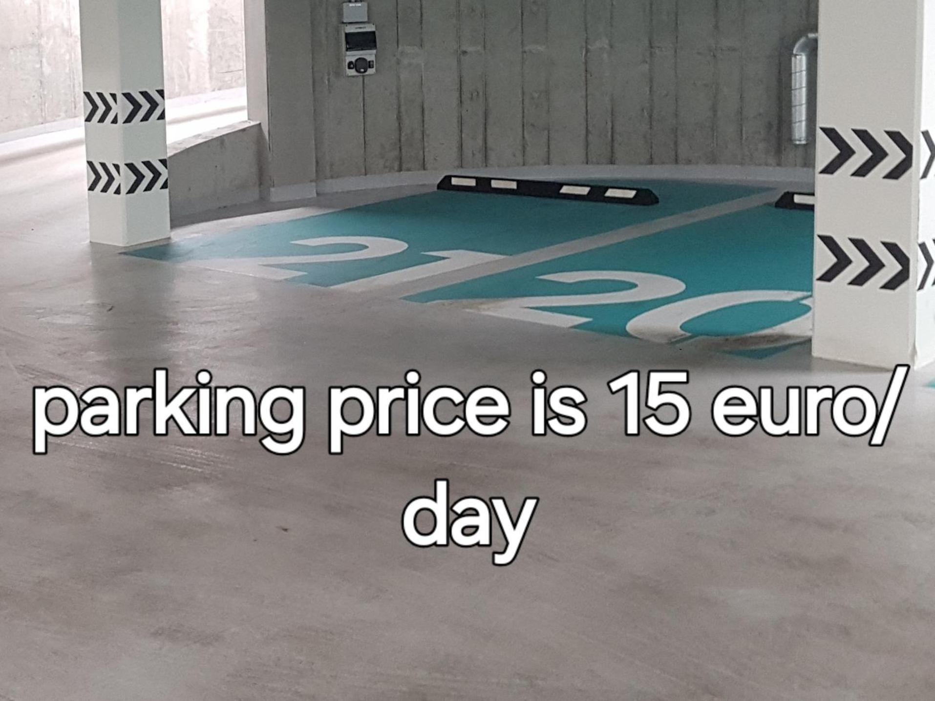 Happy Inn Emporia, Self Chek-In, Parking In The Underground Garage วิลนีอุส ภายนอก รูปภาพ